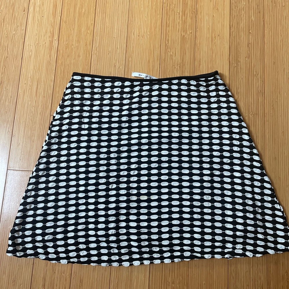 Max studio size l black and white skirt.